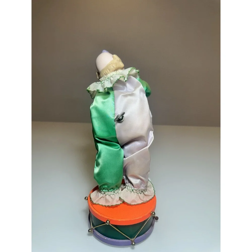 Victoria Ashlea Originals Benny Clown Music Box Plays Send In The Clowns